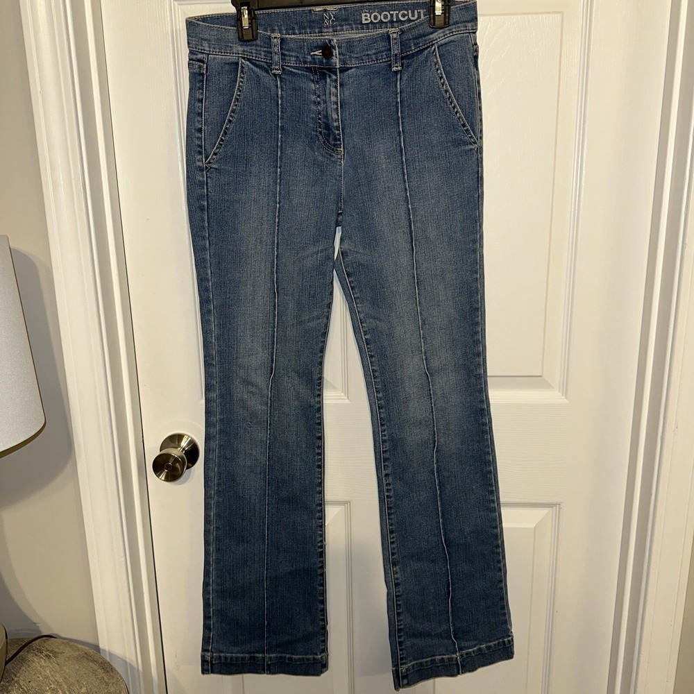 New York And Company Light Washed Bootcut Jeans Size 4